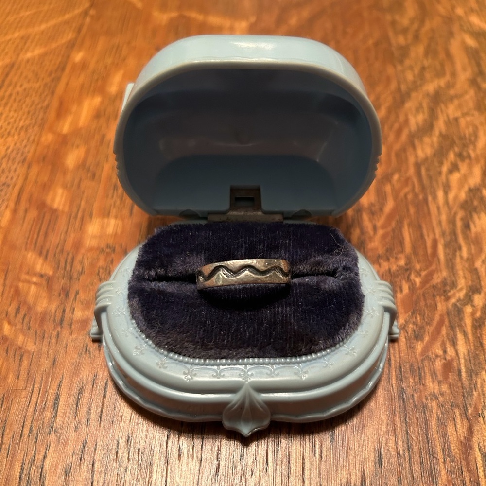Sterling Silver Ring with Black Wave Design - Size 8.5